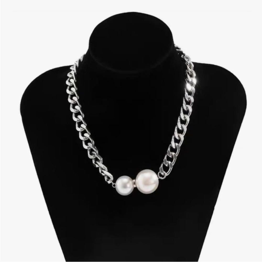 Bespoke Silver Curb Chain with Majestic Pearl Choker - Picture 4 of 5